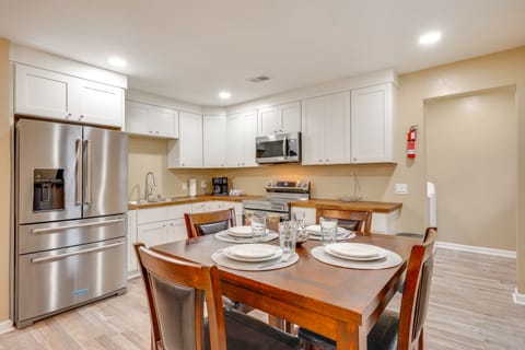 Near Citadel Mall! Extended Getaway 8 Mi to Dtwn House in Stono River