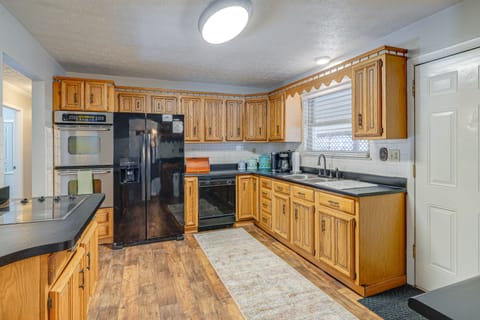 1/2 Mi to Kanawha River: Quiet Escape w/ Patio Apartment in West Virginia