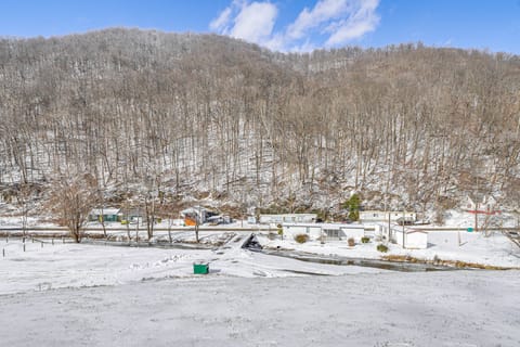 1/2 Mi to Kanawha River: Quiet Escape w/ Patio Apartment in West Virginia