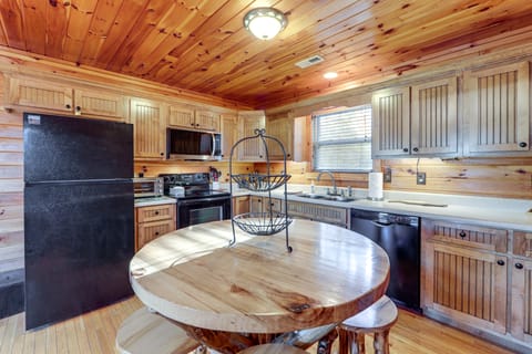 Mtn-View Getaway w/ Lake Access in Whittier! House in Swain County