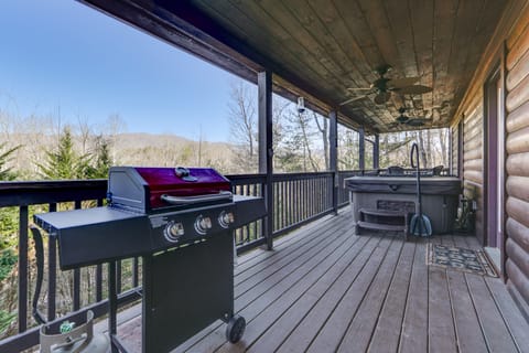 Mtn-View Getaway w/ Lake Access in Whittier! House in Swain County