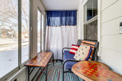 Families Welcome! Colorful Berkley Home w/ Yard House in Berkley