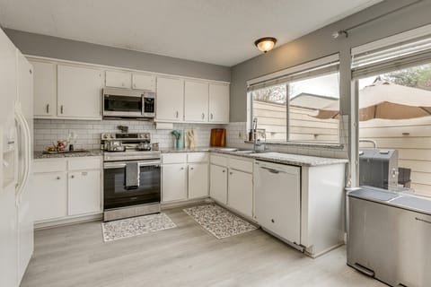 Quick Hwy Access: Family Retreat in Houston Apartment in Houston