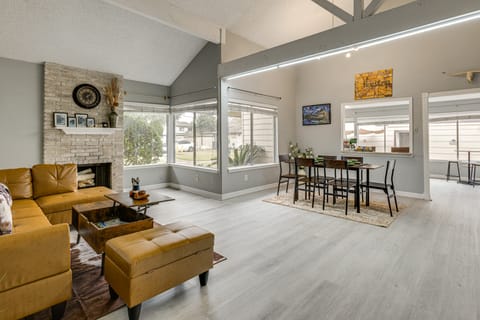 Quick Hwy Access: Family Retreat in Houston Apartment in Houston