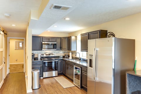 Shop, Dine & Play: Cincinnati Retreat! Apartment in Ohio