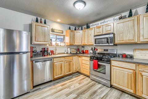 Ruidoso Retreat Near Alto Lake, Biking & Golf! House in Ruidoso