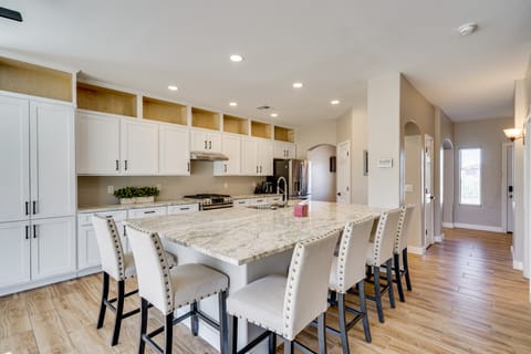 8 Mi to Saguaro National Park: Family Home w/ Yard House in Arizona