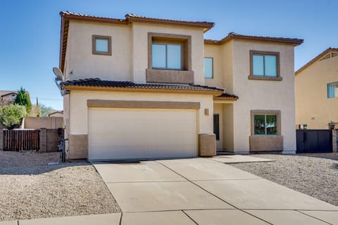 8 Mi to Saguaro National Park: Family Home w/ Yard House in Arizona