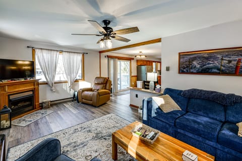 Waterfront Family Home w/ Seasonal Dock in Lincoln House in Lincoln