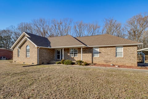 Near Tims Ford Lake: Peaceful Retreat w/ Patio House in Tennessee