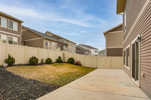 Private Yard! Spacious Green Valley Ranch Home House in Commerce City