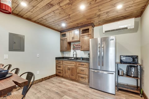 Walk to the James River! Serene Galena Studio Apartment in Ozark Mountains