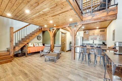 Riverside Galena Loft: Eagle Watching & Water View Apartment in Ozark Mountains
