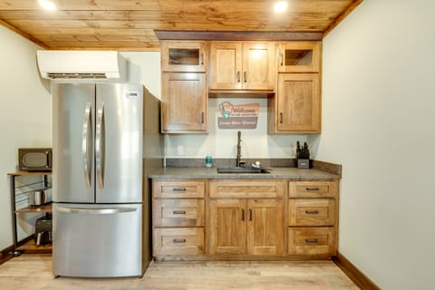 Riverside Galena Loft: Eagle Watching & Water View Apartment in Ozark Mountains