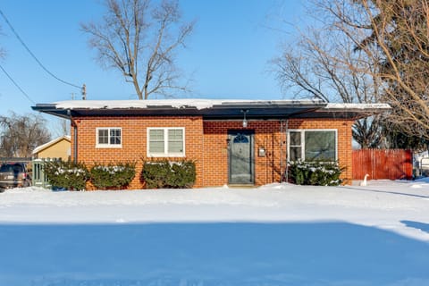 Stay in the Heart of London! Walkable, Modern Home House in Ohio