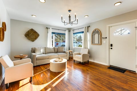 Stay in the Heart of London! Walkable, Modern Home House in Ohio