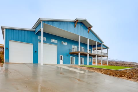 Hot Tub & Rec Room at Massive Bear Lake Home! House in Garden City