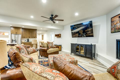 Hot Tub & Rec Room at Massive Bear Lake Home! House in Garden City