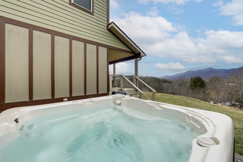 Hot Tub + Blue Ridge Mtn Views: Waynesville Home House in Waynesville