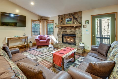 Hot Tub & Streamside Bliss! Topton Mtn Haven House in Nantahala