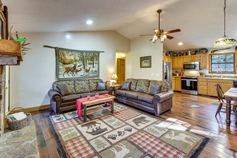 Hot Tub & Streamside Bliss! Topton Mtn Haven House in Nantahala