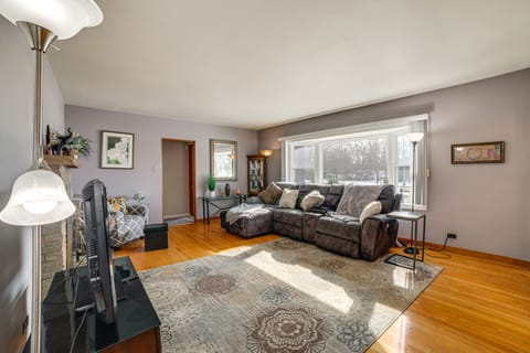 Spacious & Peaceful Suburban Home in Lansing! House in Indiana