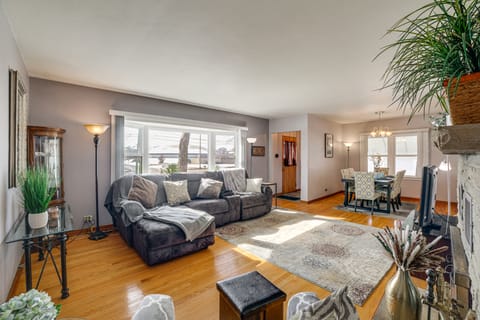 Spacious & Peaceful Suburban Home in Lansing! House in Indiana