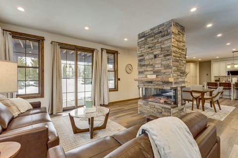 Ride-In/Ride-Out Grand Lake Hub Near Lakes & RMNP House in Rocky Mountain National Park