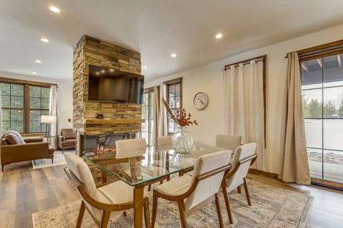 Ride-In/Ride-Out Grand Lake Hub Near Lakes & RMNP House in Rocky Mountain National Park