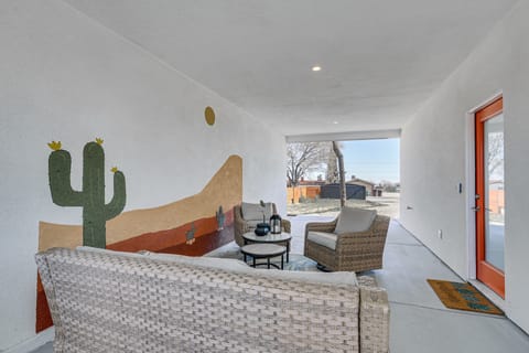 9 Mi to Joshua Tree! Desert Retreat w/ Fire Pit House in Yucca Valley