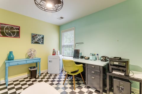 2 Mi to Suwanee Town Center: Spacious Townhome Apartment in Suwanee