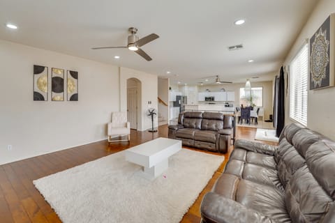 Pool & Great Location! Smart Home in Chandler House in Gilbert