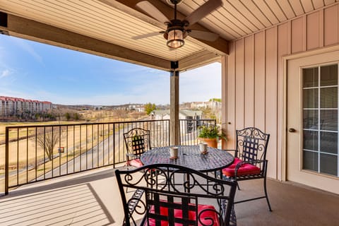 Fairway Views! Thousand Hills Golf Retreat Apartment in Branson