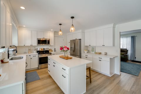 Deck, Fire Pit! Fully Updated Home Near Lake Huron House in Caseville