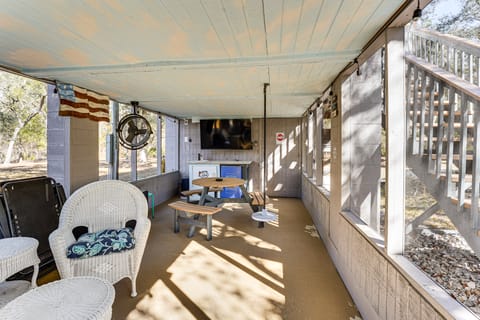 < 1 Mi From Suwannee River, Hideaway w/ Lanai House in Florida