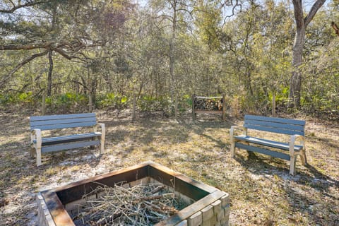 < 1 Mi From Suwannee River, Hideaway w/ Lanai House in Florida