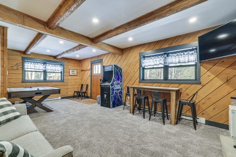 Poconos Ski Base w/ Hot Tub & Game Room! House in Hickory Run State Park