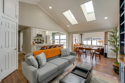 Hike, Fish & Golf: Waterfront Gem on Camp Lake! House in Michigan