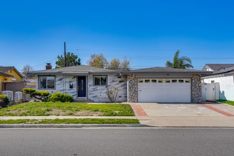 Work & Play! Home 5 Mi to Huntington City Beach House in Westminster