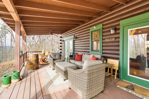 Private Trail & Large Porch! 2-Acre Murphy Retreat House in Tennessee