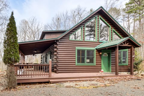 Private Trail & Large Porch! 2-Acre Murphy Retreat House in Tennessee