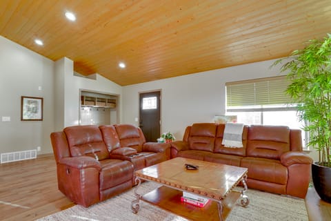 Walk to Cabriolet Lift! 3,600-Sq-Ft Family Home House in Snyderville