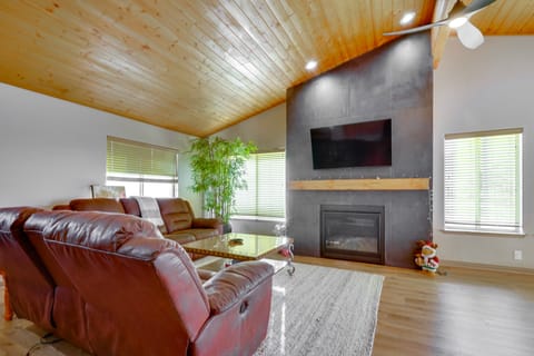 Walk to Cabriolet Lift! 3,600-Sq-Ft Family Home House in Snyderville