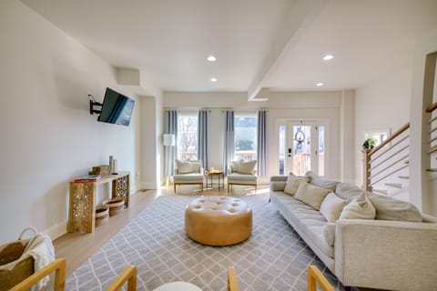 Heart of Bay View Neighborhood! Modern Retreat House in Milwaukee