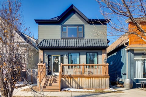 Heart of Bay View Neighborhood! Modern Retreat House in Milwaukee