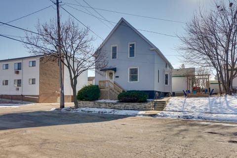 Walk to Kinnickinnic Ave! Newly Updated Abode House in Milwaukee