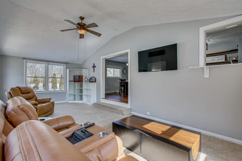 Peaceful Retreat w/ Private Hot Tub in New Albany House in Jefferson Township