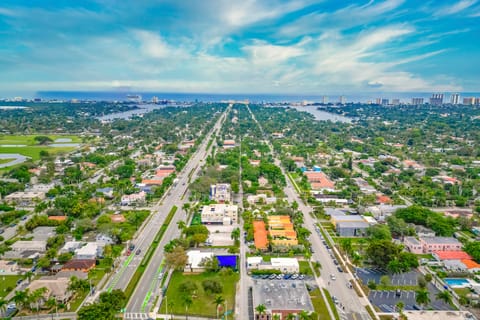 Elegant Condo w/ Stunning Views in Dtwn Hollywood Apartment in Hollywood