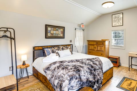 6 Mi to Clift Farm! Pet-Friendly Guesthouse House in Huntsville