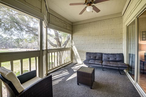 Family Friendly! Golf-Front Haven in Cherry Grove Apartment in Little River